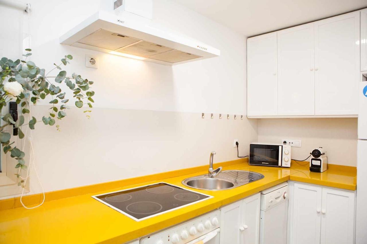 Charming Apartment With Pool And Garage セビリア エクステリア 写真